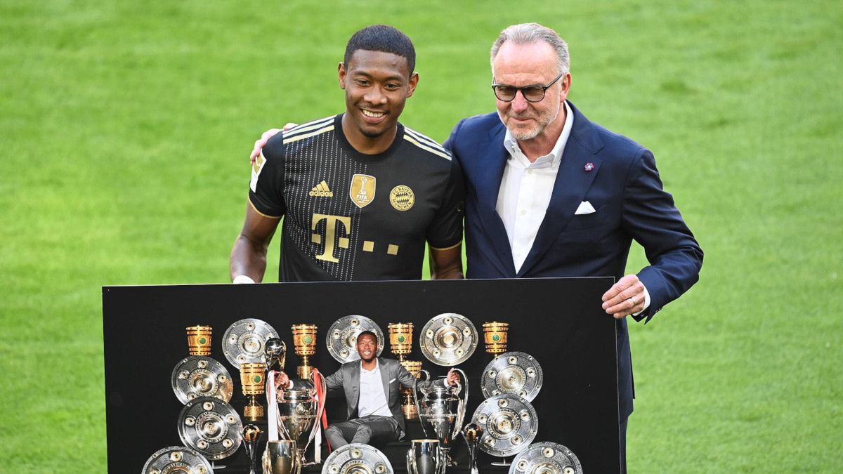PAP/EPA / SVEN HOPPE / POOL / Na zdjęciu: Karl-Heinz Rummenigge oraz David Alaba (z lewej)