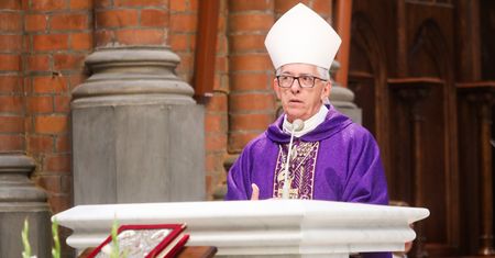 Kontrowersje wokół abp. Skworca. Nadal pracuje w episkopacie