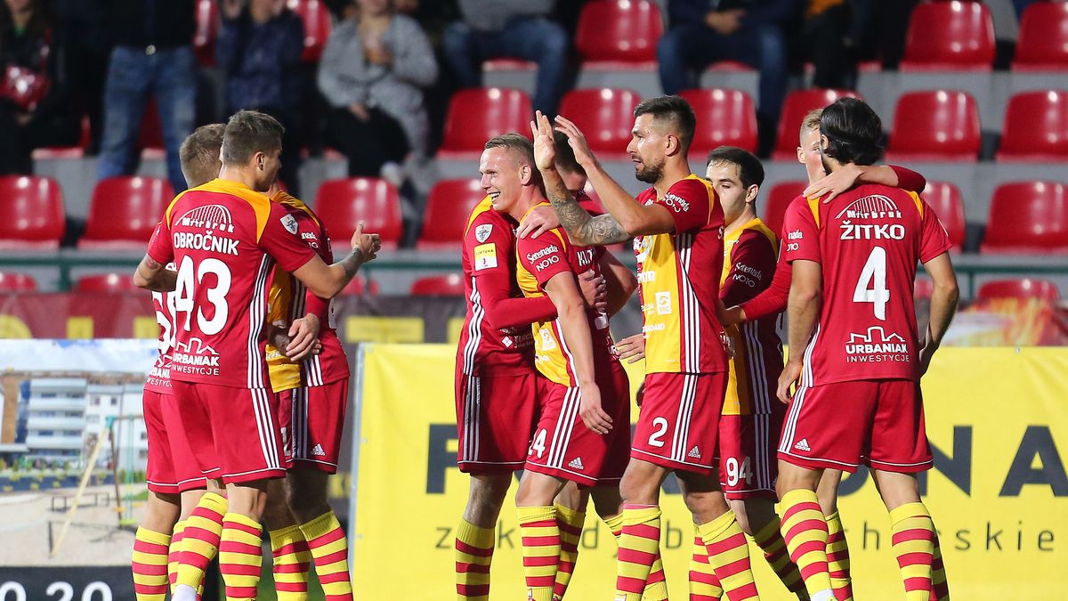 Newspix / Piotr Matusewicz / Na zdjęciu: piłkarze Chojniczanki Chojnice