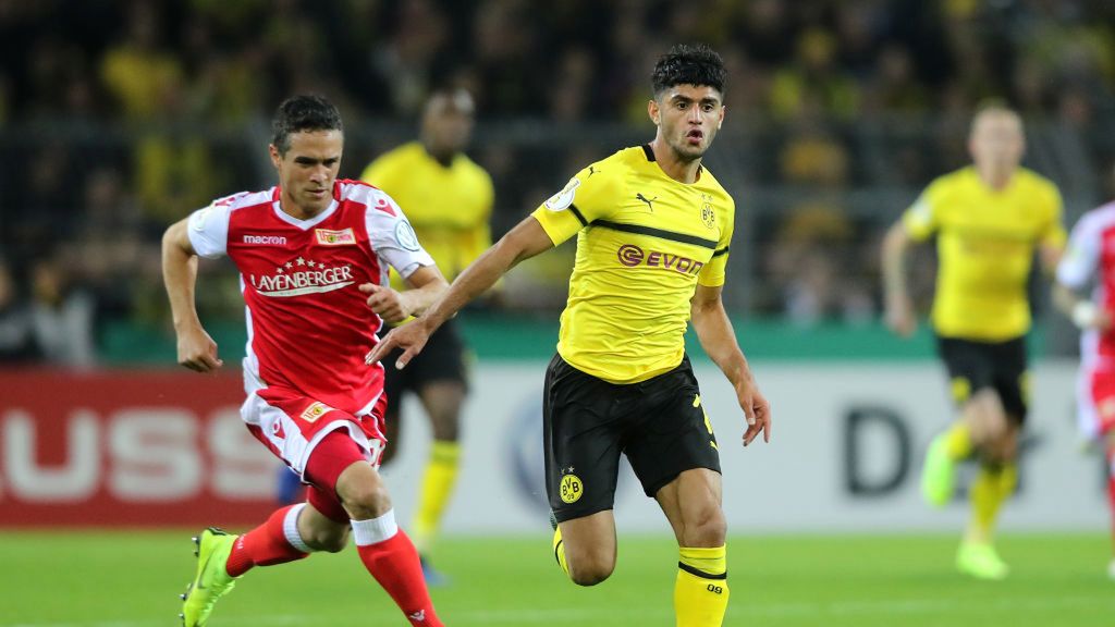 Getty Images / Christof Koepsel/Bongarts / Na zdjęciu: Manuel Schmiedebach i Mahmoud Dahoud