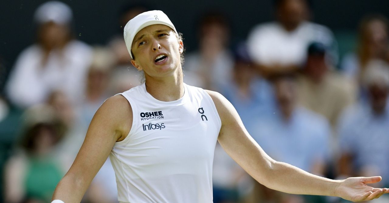Iga Świątek wygrywa na Korcie Centralnym Wimbledonu
