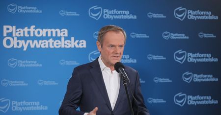 Kukiz uderza w Tuska za nagranie z paletami. Riposta z PO