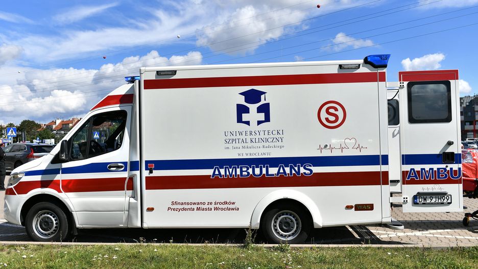 Koronawirus w Polsce. Pielęgniarka ma COVID-19. Kwarantanna w Dolnośląskim Centrum Transplantacji Komórkowych