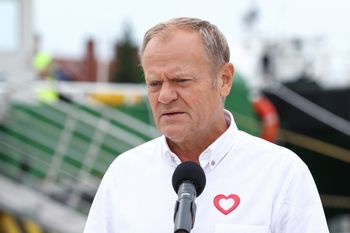Afera wokół KPO. Ekspert radzi Tuskowi, co robić