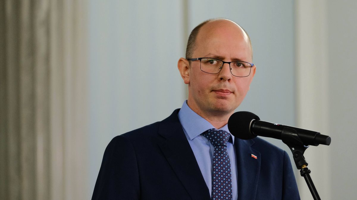 Dziennikarze prześwietlili pensje członków komisji ds. pedofilii. Na zdjęciu jej przewodniczący Błażej Kmieciak.