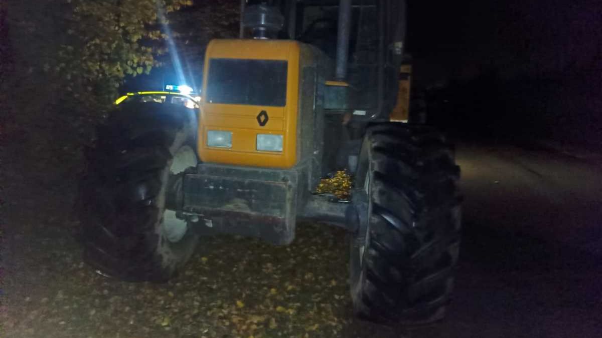 Ciągnikiem pojechali na dyskotekę.