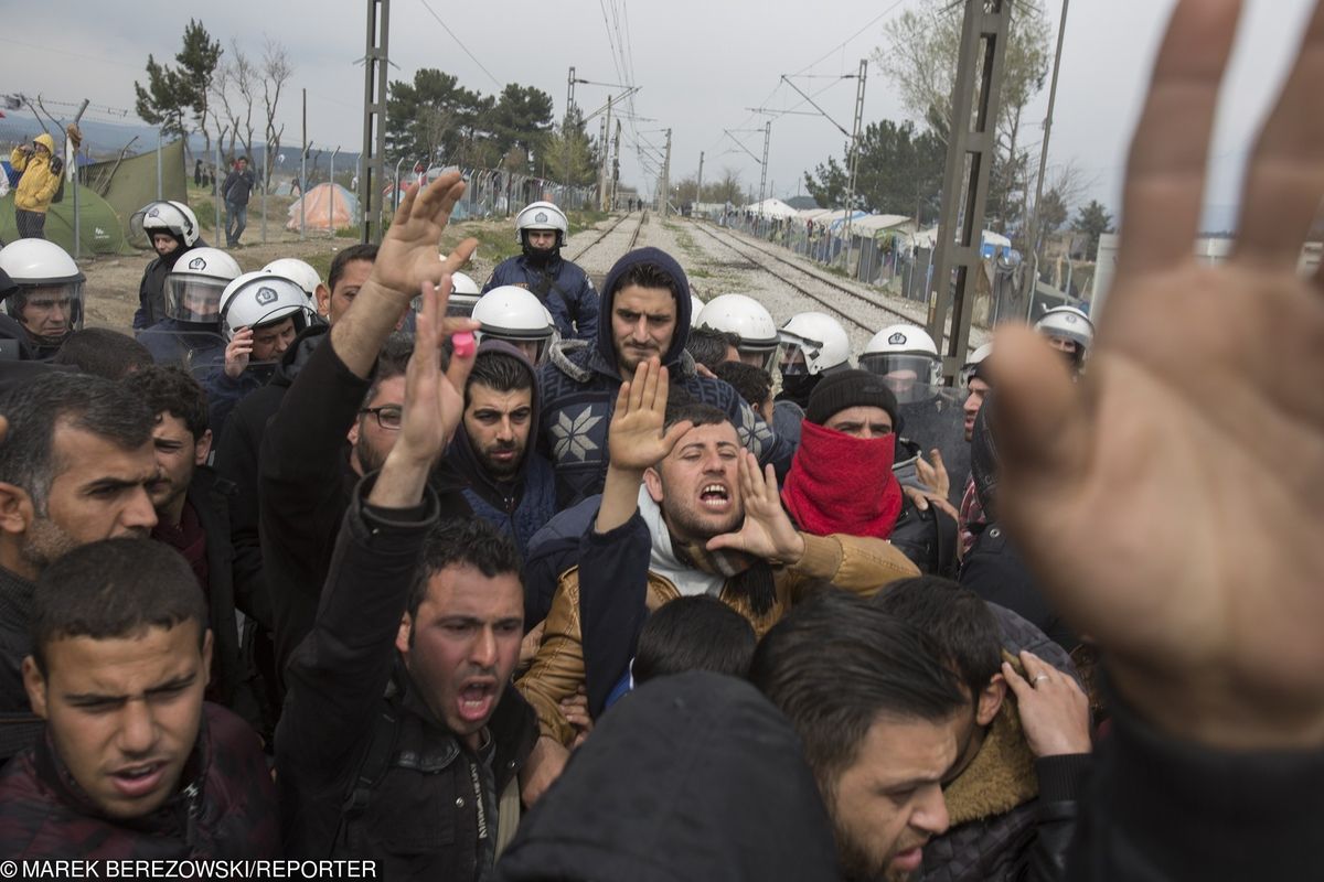 Grecja. Setki imigrantów szturmują granicę