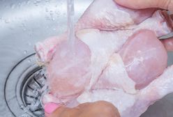 Myjesz mięso przed gotowaniem lub smażeniem? To groźny błąd