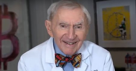 Ma 102 lata i nadal leczy. Najstarszy neurolog zdradza, co dewastuje mózg