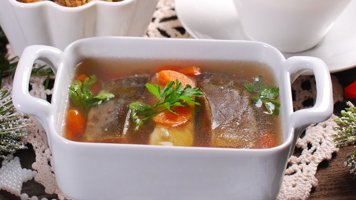 Karp w galarecie na wigilijnym stole