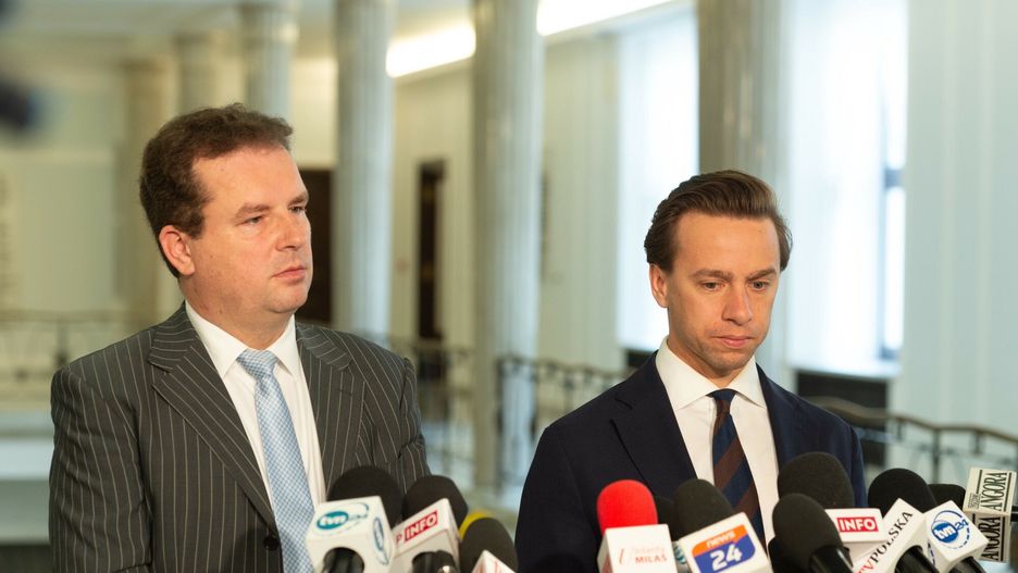 Poseł Konfederacji o jedzenie psów. "Mają zaglądać do garnków?"