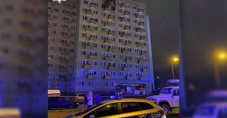 Pożar w Świdniku. Ogień w mieszkaniu na 9 piętrze wieżowca przy ul. Racławickiej