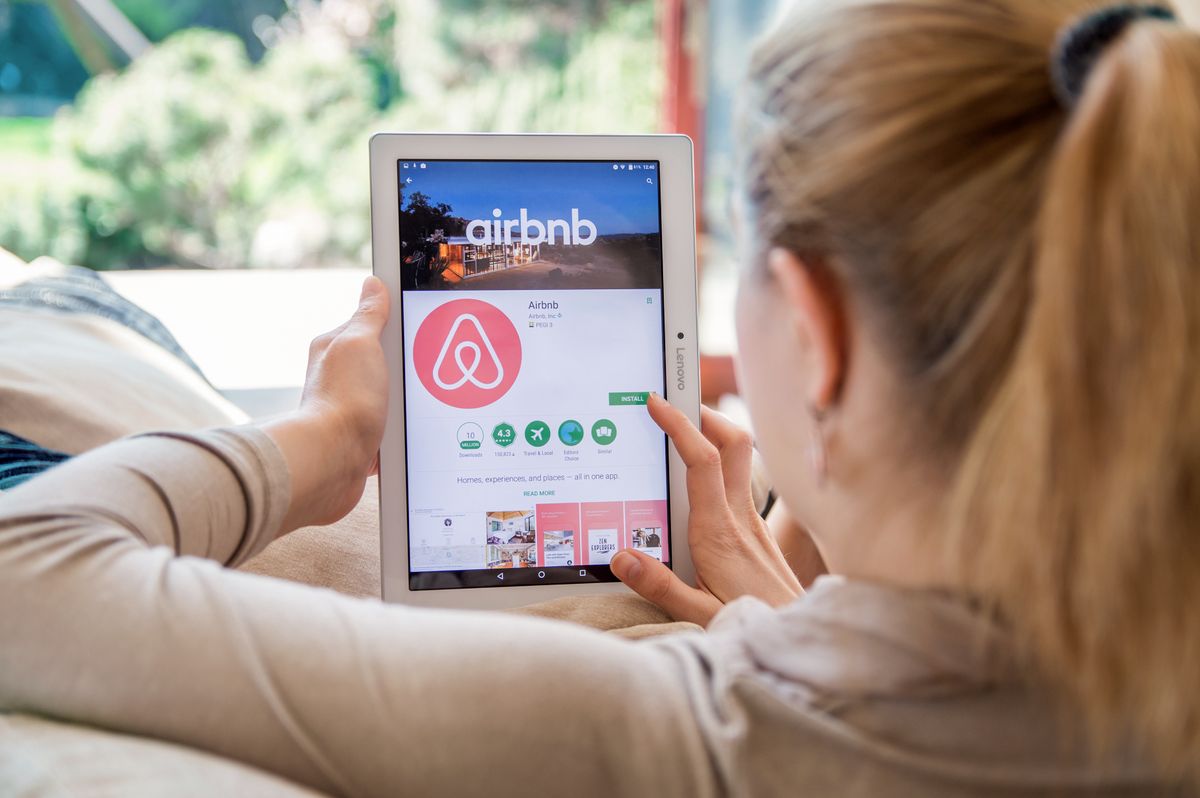 Airbnb знову надає безкоштовне житло для українців у Польщі: умови