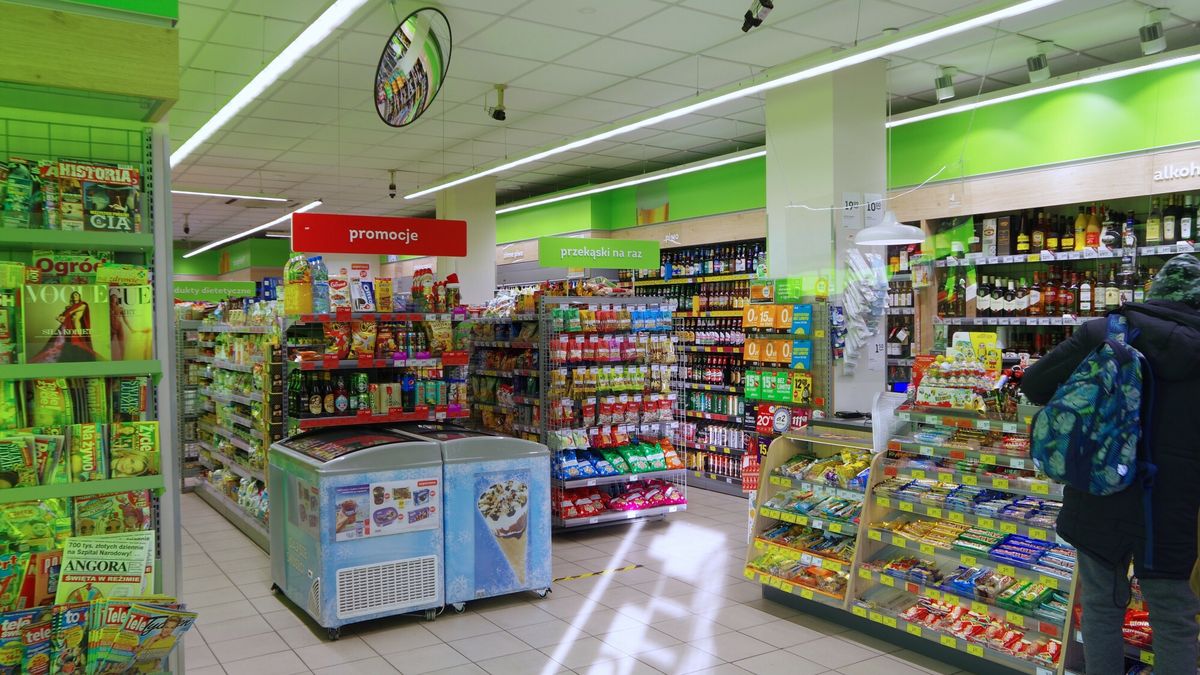 Stock Marek Bazak
PHOTO: ZOFIA I MAREK BAZAK / EAST NEWS   Warszawa N/Z Sklep sieci "Zabka" - wnetrze
ZOFIA BAZAK