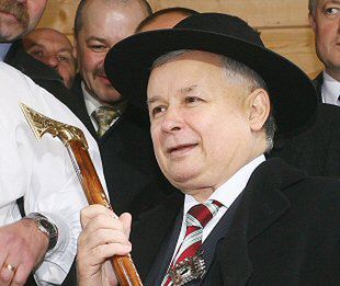 Kaczyński z ciupagą, Giertych w tramwaju