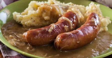 Tylko w tej temperaturze piekę kiełbasę. Smakuje jak prosto z ogniska