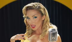 Cleo w stylu Marilyn Monroe reklamuje urodzinową promocję Media Expert (wideo)