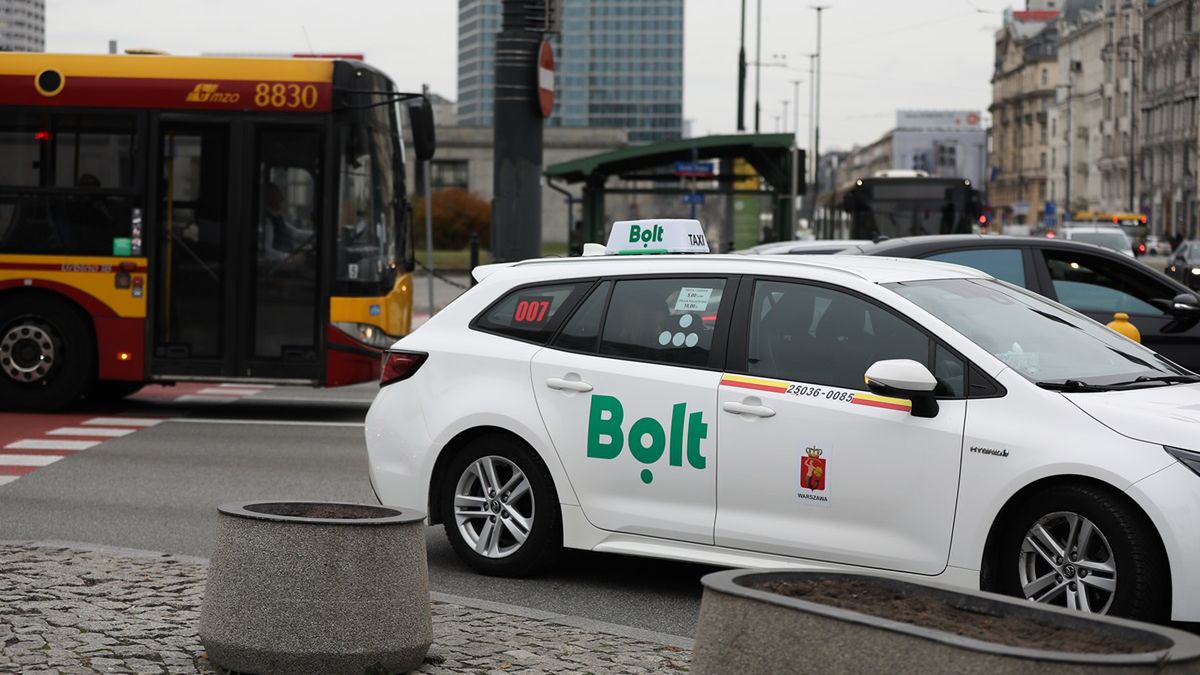 Firma Bolt zawiesiła 17 kierowców.