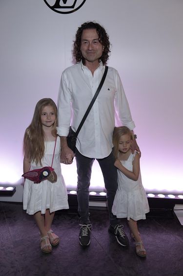 Piotr Rubik z córkami – Louis Vuitton, prezentacja kolekcji (2018)