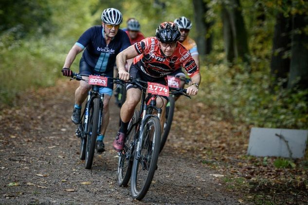 JESIENIĄ DORZUĆ DO OGNIA, CZYLI PIASECZNO CISOWIANKA MAZOVIA MTB MARATHON