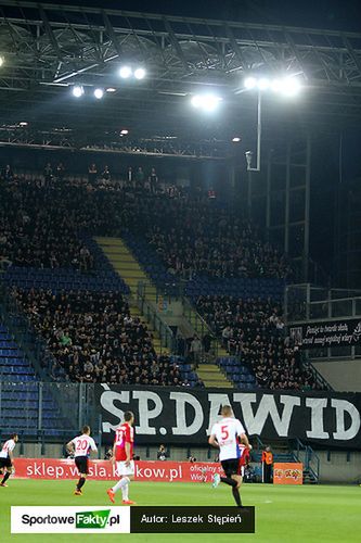 Kibice Górnika Zabrze podczas meczu w Krakowie uczcili pamięć zmarłego fana z Knurowa