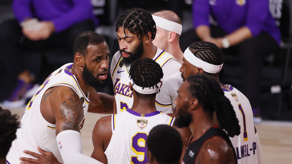 PAP/EPA / ERIK S. LESSER / Na zdjęciu: koszykarze Los Angeles Lakers