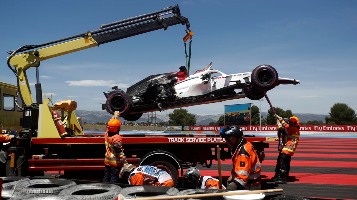 PAP/EPA / YOAN VALAT / Na zdjęciu: bolid Marcusa Ericssona