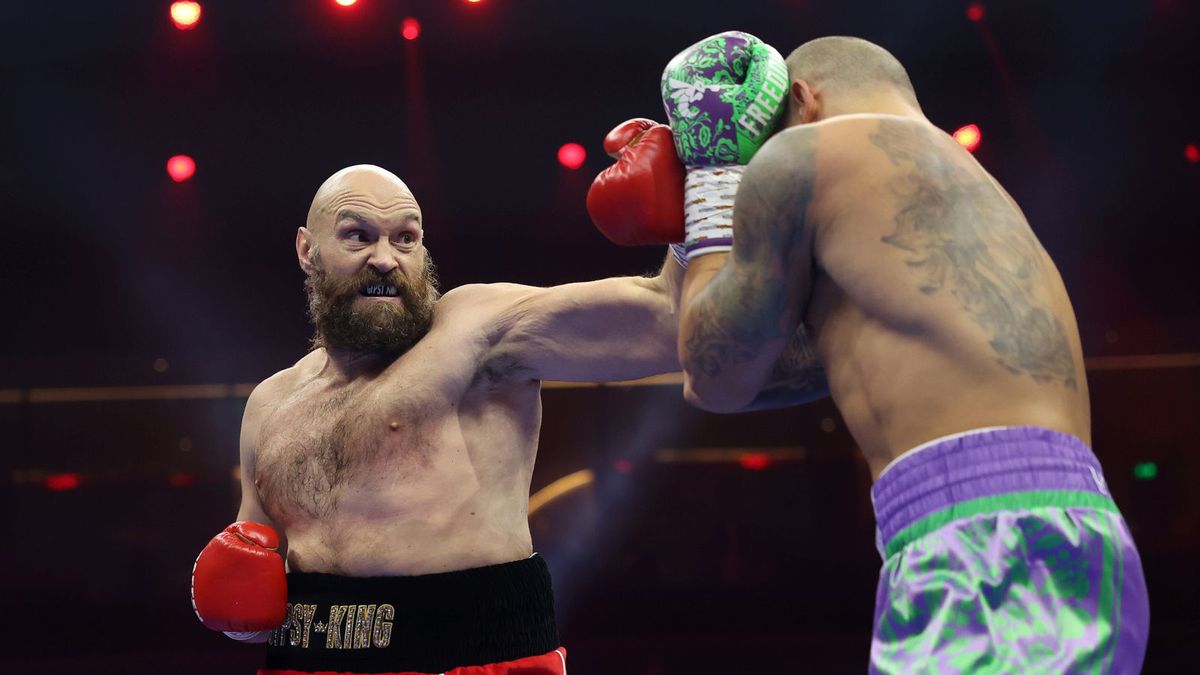 Getty Images / Mark Robinson / Na zdjęciu: Tyson Fury w walce z Ołeksandrem Usykiem