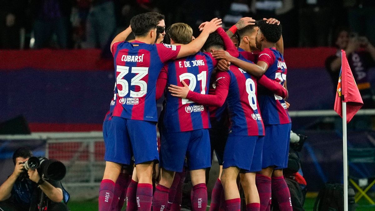 PAP/EPA / Na zdjęciu: radość piłkarzy FC Barcelony
