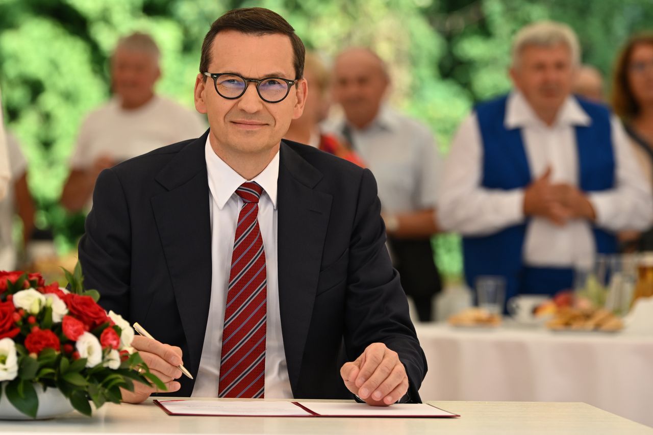 "Ta władza ma ludzi za głupków". Komentarze po wpisie Morawieckiego