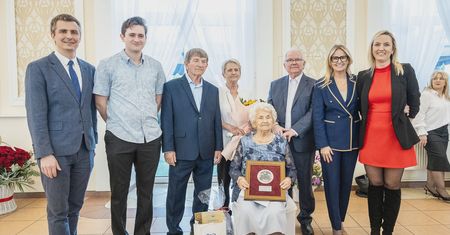 100 lat życia we Włocławku. Pani Józefa Jasik uhonorowana medalem marszałka
