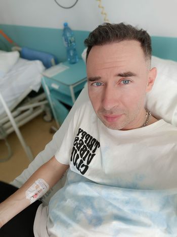 Gesek już po operacji raka żołądka. Artysta disco polo pokazał opatrunki