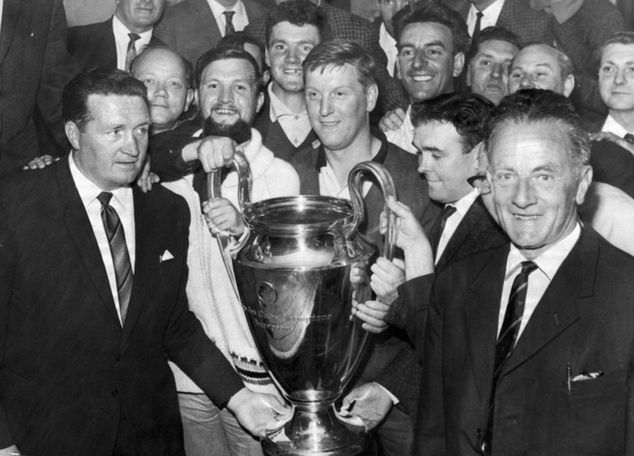 Jock Stein i jego Celtic po wygraniu Pucharu Europy / fot. Mirrorpix/GettyImages