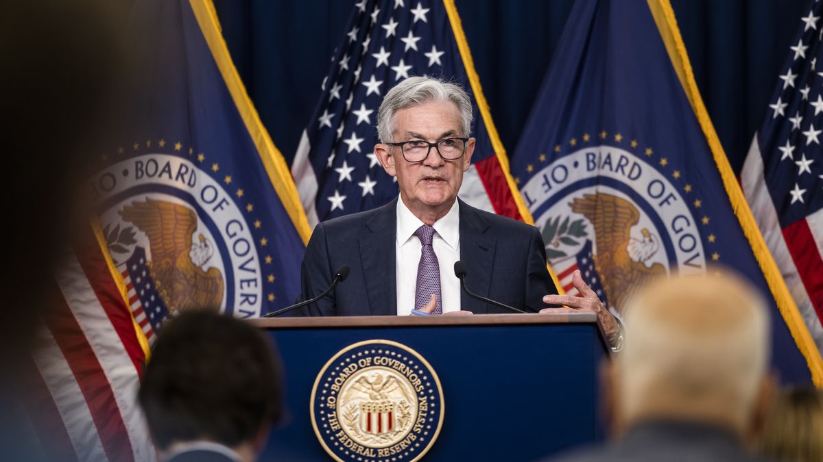 Federal Reserve Board Chairman Jerome Powell holds a news conference after the Fed decided to once again raise interest rates by three-quarters of a percentage point at the William McChesney Martin Jr. Building in Washington, DC, USA, 21 September 2022. This is the third consecutive interest rate hike in a row. EPA/JIM LO SCALZO Dostawca: PAP/EPA.