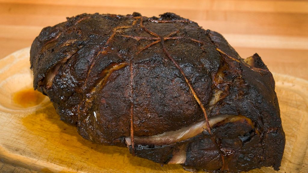 Pieczona peklowana szynka wieprzowa z kością (mięso i tłuszcz)