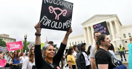 Przełomowy wyrok w USA. Sąd Najwyższy zniósł konstytucyjne prawo do aborcji