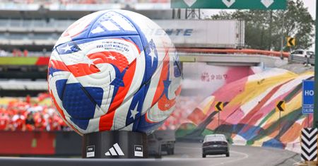 Mundial zbyt drogi dla jednego państwa. Mistrzostwa świata pochłoną 14 mld dol.