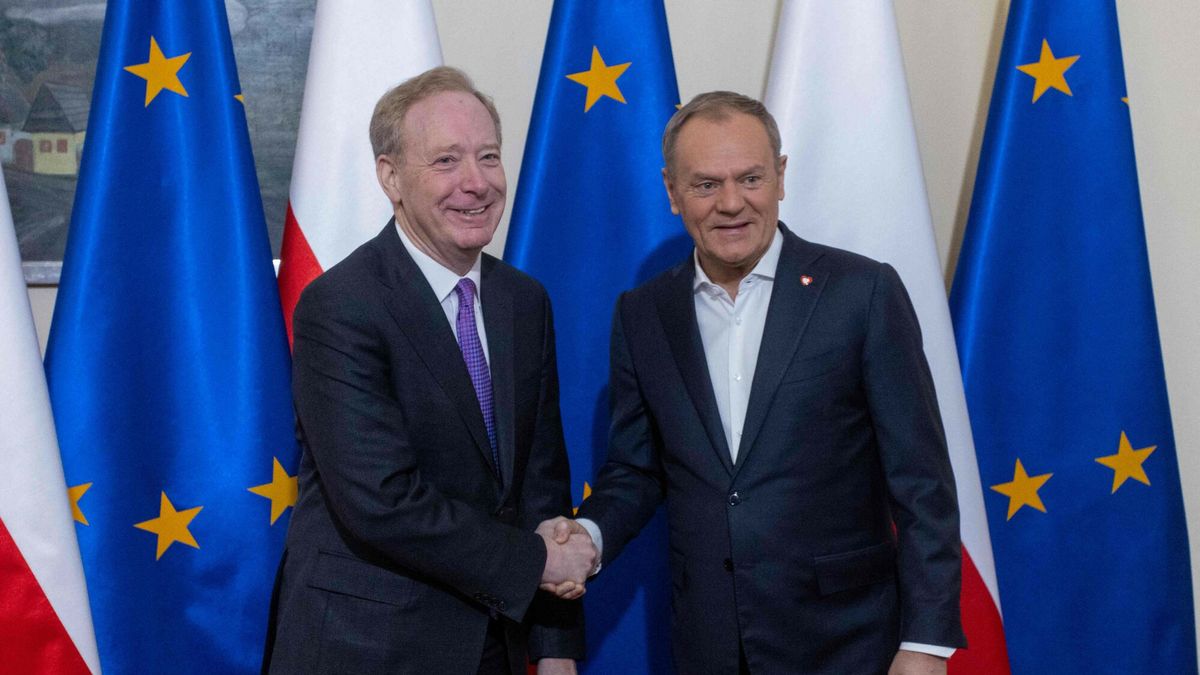 Brad Smith podczas spotkania z Donaldem Tuskiem w lutym 2025 r. 