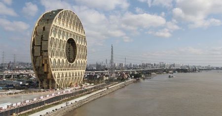 Zdjęcia majestatycznego Guangzhou Circle górującego nad Chinami