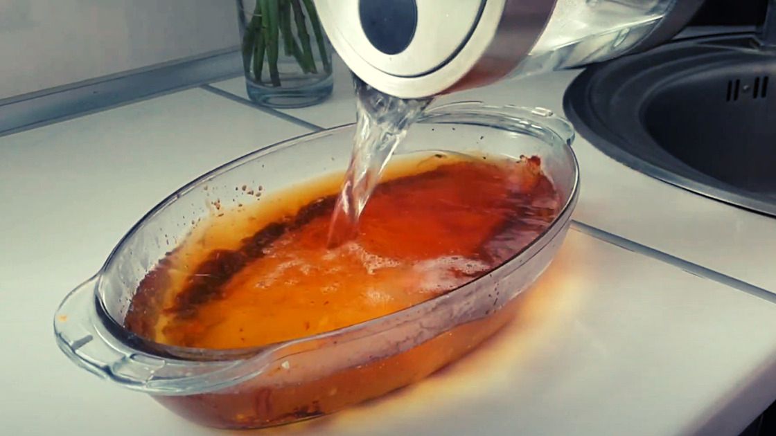 Czyszczenie naczynia żaroodpornego