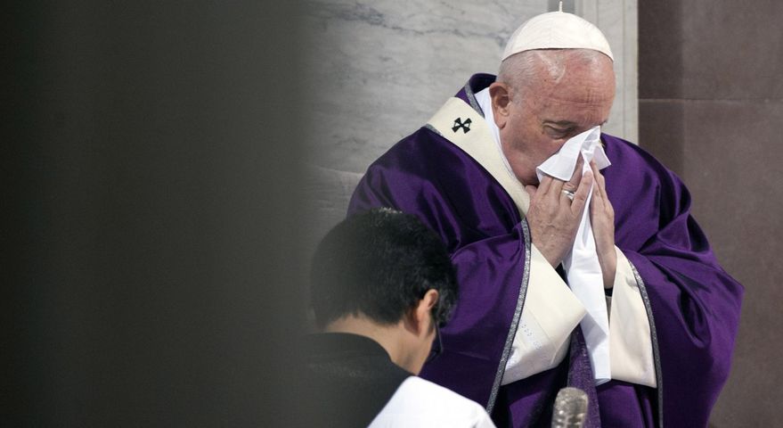 Papież Franciszek miał testy na koronawirusa