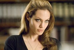 Angelina Jolie przeszła test na obecność narkotyków podczas kręcenia „Tomb Raider”. Twórcy twierdzili, że jest niestabilna emocjonalnie