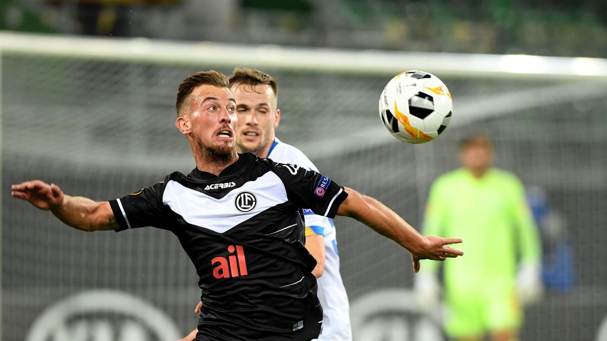 PAP/EPA / SAMUEL GOLAY / Na zdjęciu: Marco Aratore (z przodu) i Tomasz Kędziora (z tyłu)