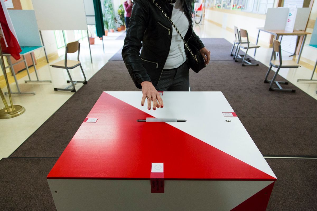 Coraz więcej Polaków interesuje się polityką i chce głosować w wyborach