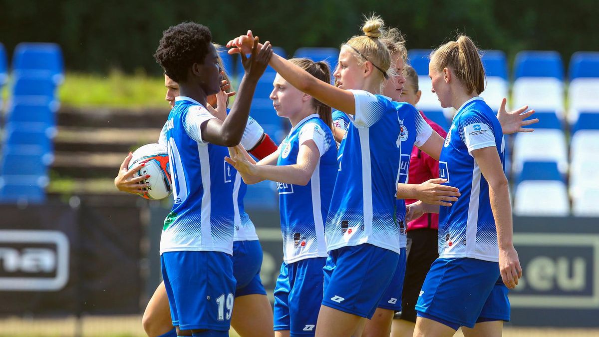 Materiały prasowe / TME SMS Łódź / Artur Kraszewski / Na zdjęciu: piłkarki TME SMS Łódź