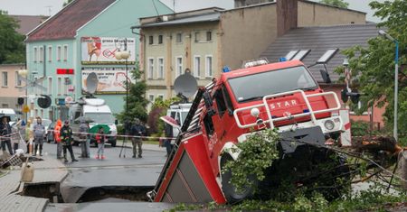 Nawałnice nad Polską: kilkaset zalanych domów, uszkodzone drogi