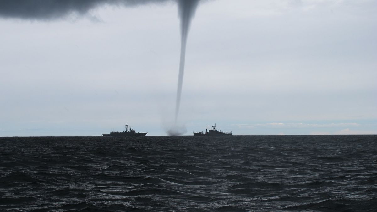 IMGW alarmuje: w weekend trąby powietrzne