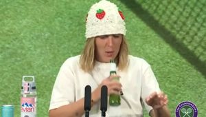 Zupełnie się nie krępowała. Spójrzcie, co piła Rosjanka na konferencji