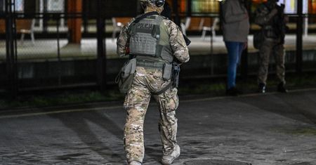 Przyszli zabrać go do więzienia. Zagroził, że wysadzi blok