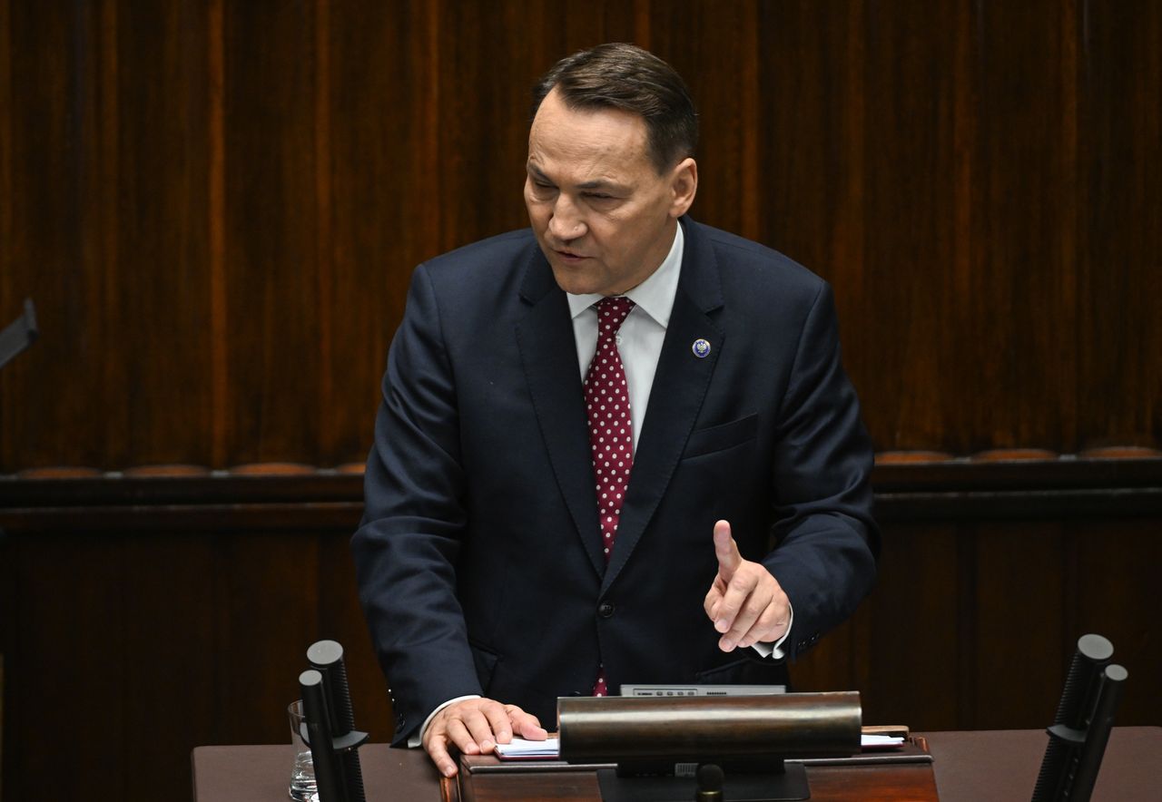 Sikorski postawił na umiar zamiast "kodziarstwa" [OPINIA]